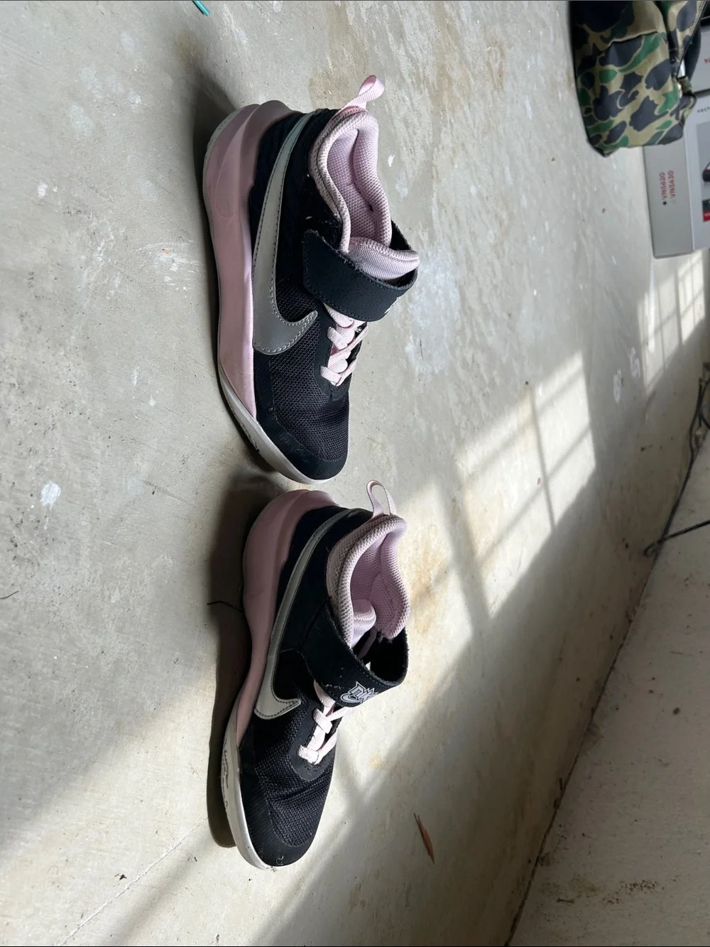 Nike Kids Black and Light Pink Velcro Athletic/Basketball Sneakers